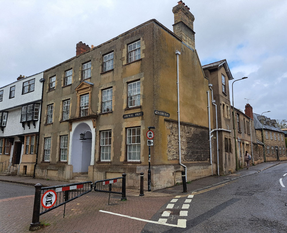1 Holywell Street