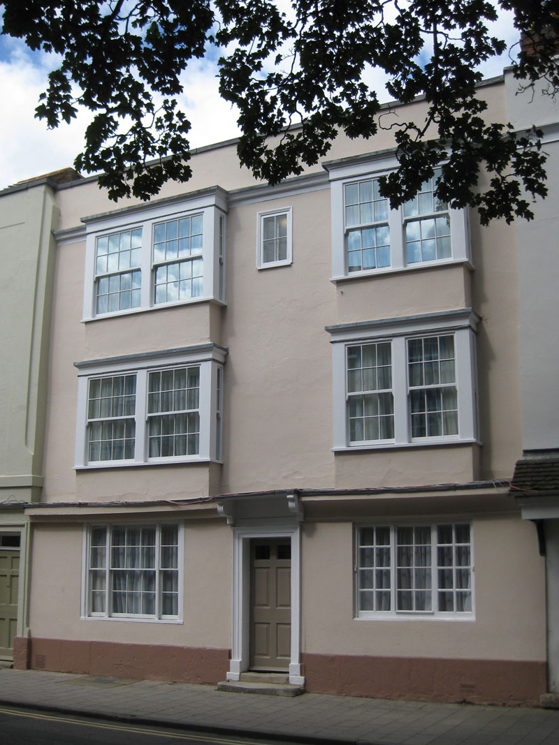 25 Holywell Street