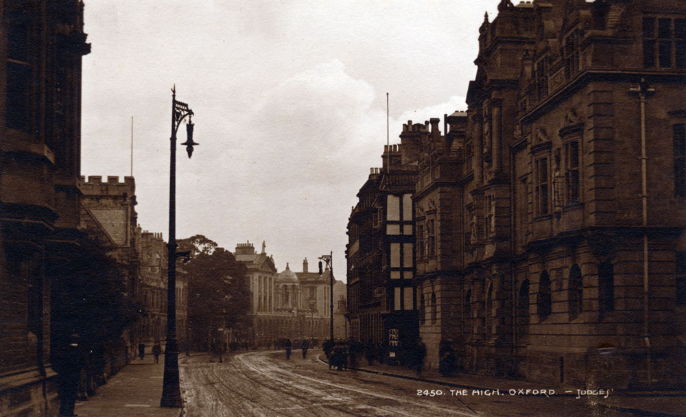 Lamps at St Mary's Passage and Old Bank