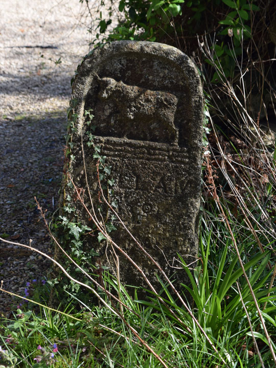 Boundary stone on Cuckoo Lane beside Woodlands Road